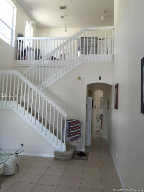 Maple Ridge 167-38 B - Residential