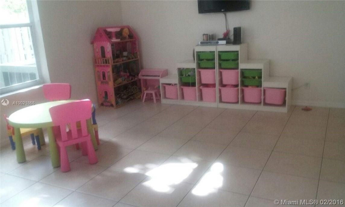 Maple Ridge 167-38 B - Residential