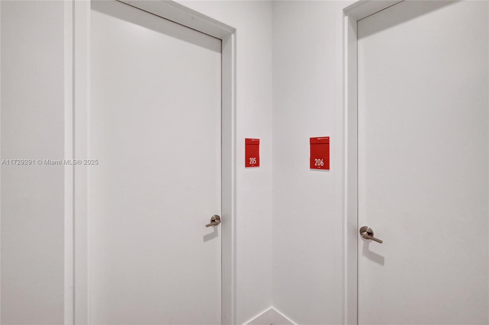 21290 Biscayne 205