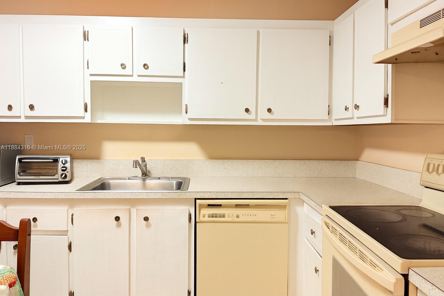 THREE HORIZONS SOUTH COND - Residential Lease
