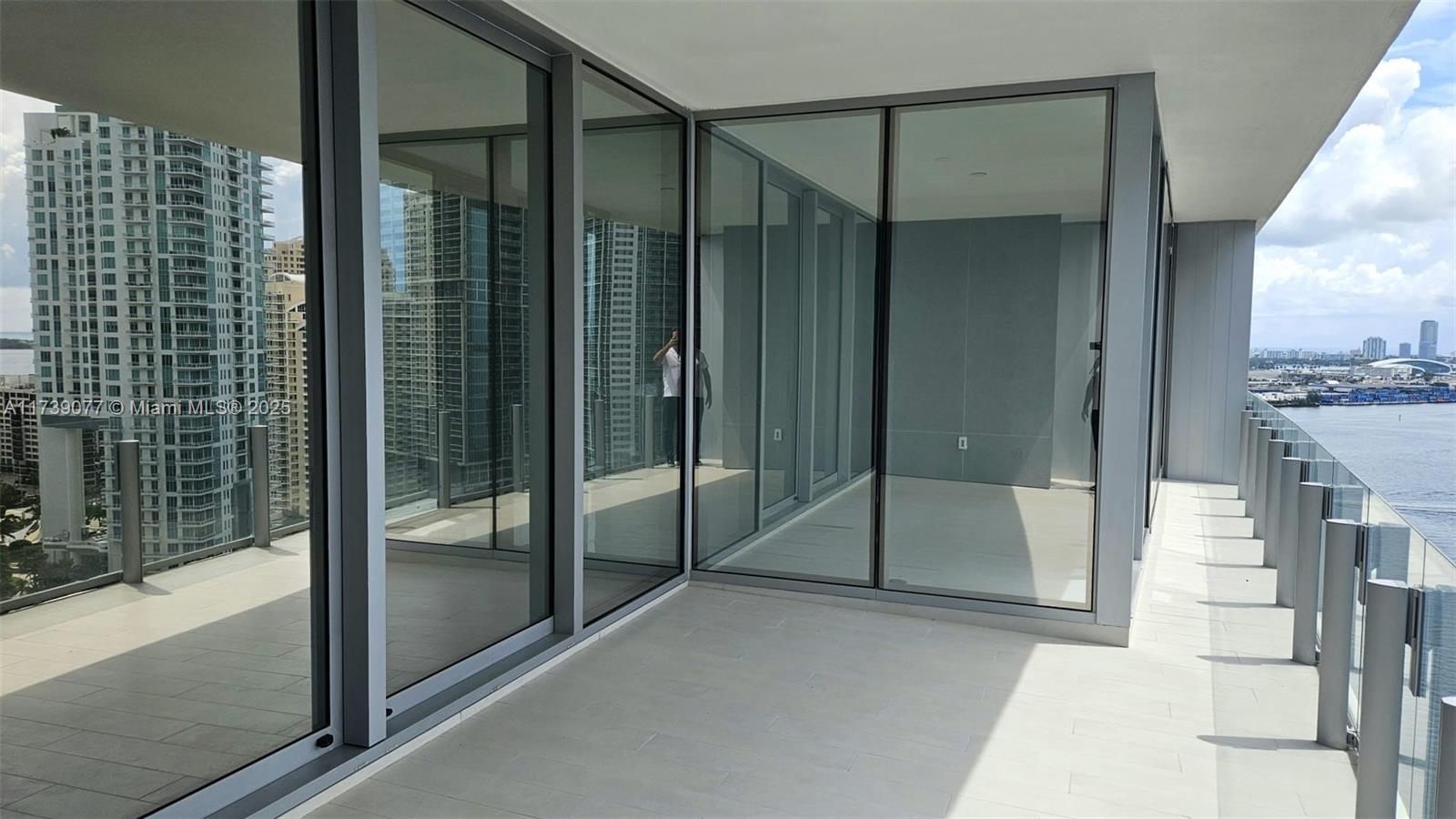 ASTON MARTIN - Residential