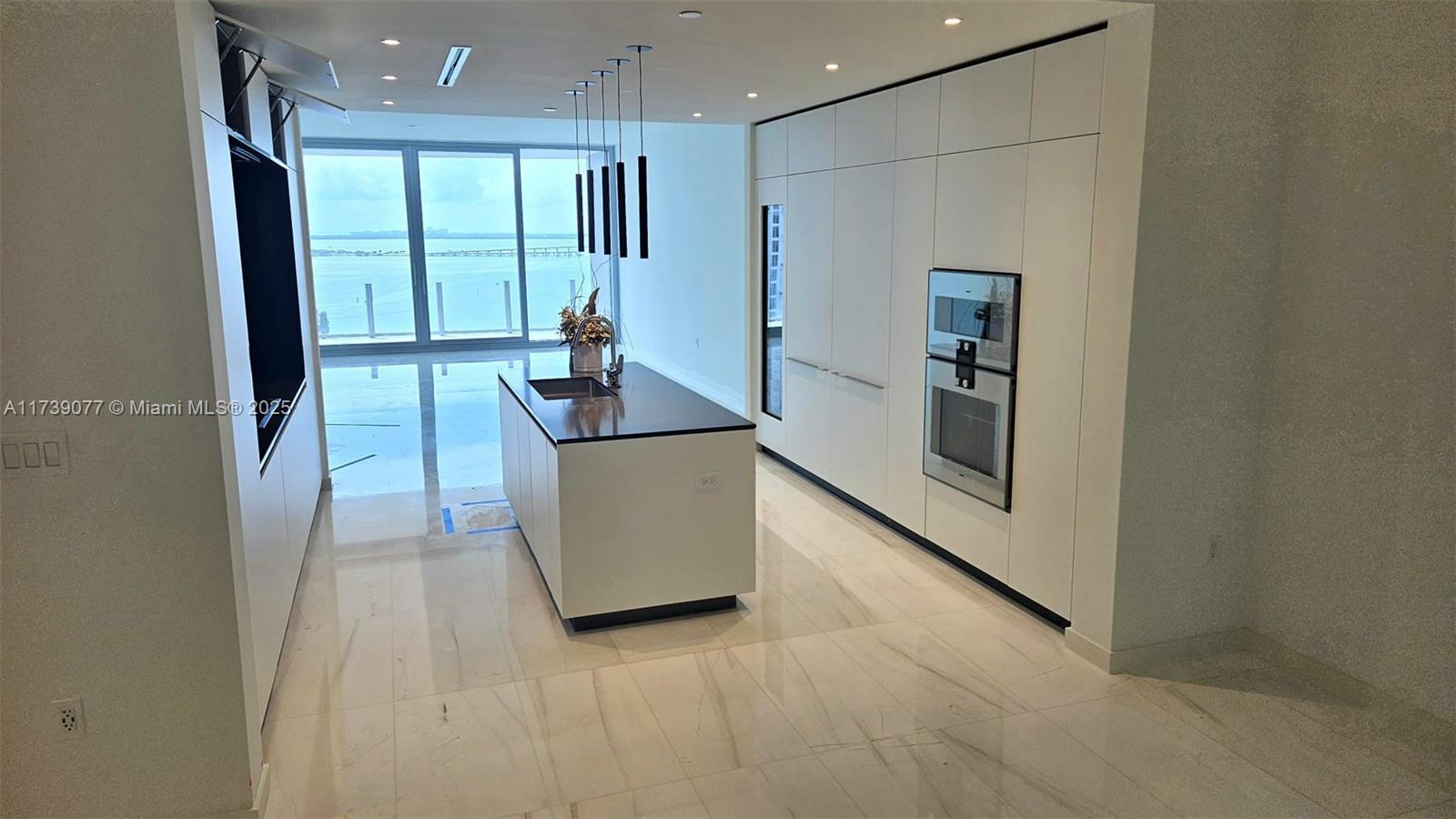 ASTON MARTIN - Residential