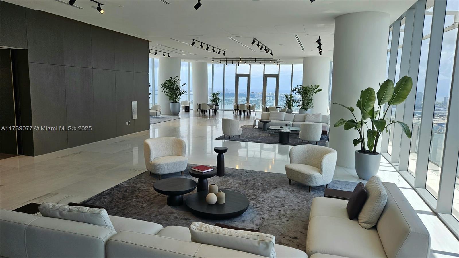 ASTON MARTIN - Residential