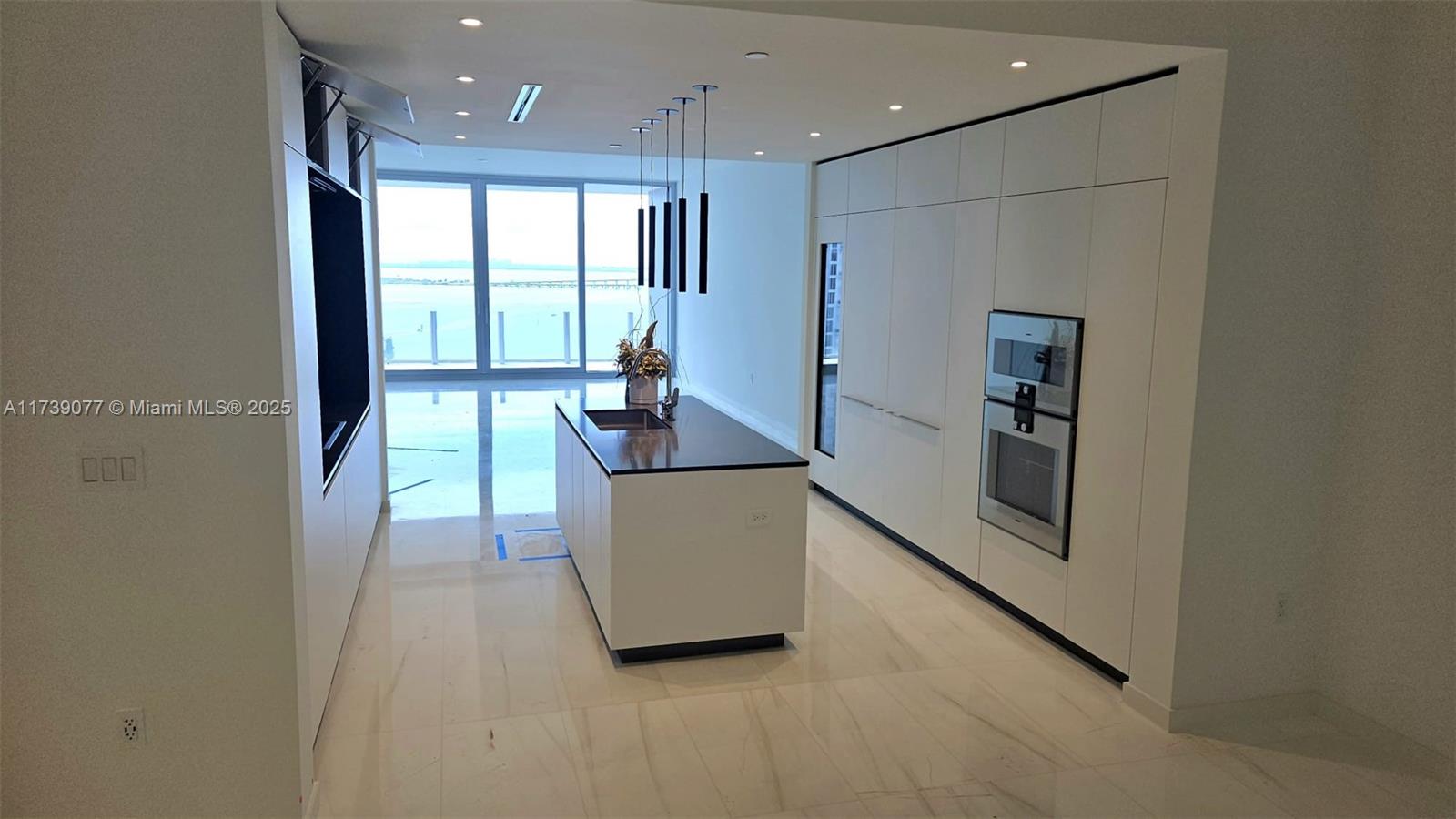ASTON MARTIN - Residential