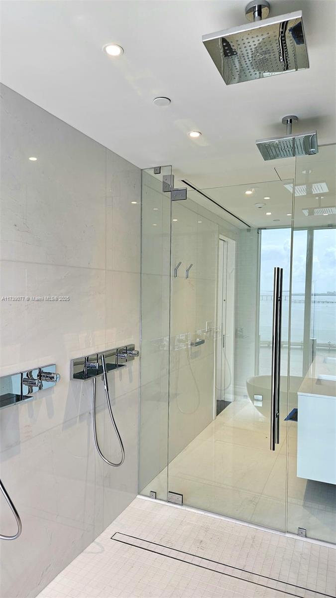 ASTON MARTIN - Residential