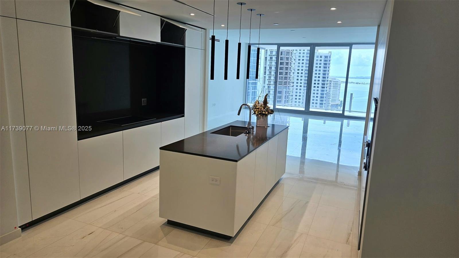 ASTON MARTIN - Residential