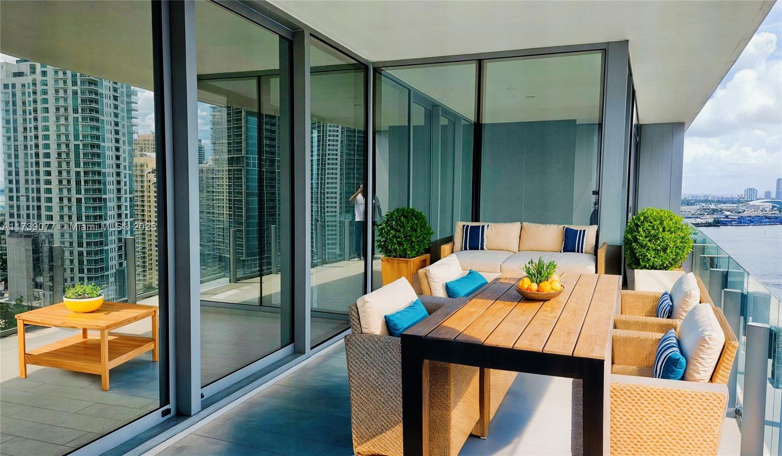 ASTON MARTIN - Residential