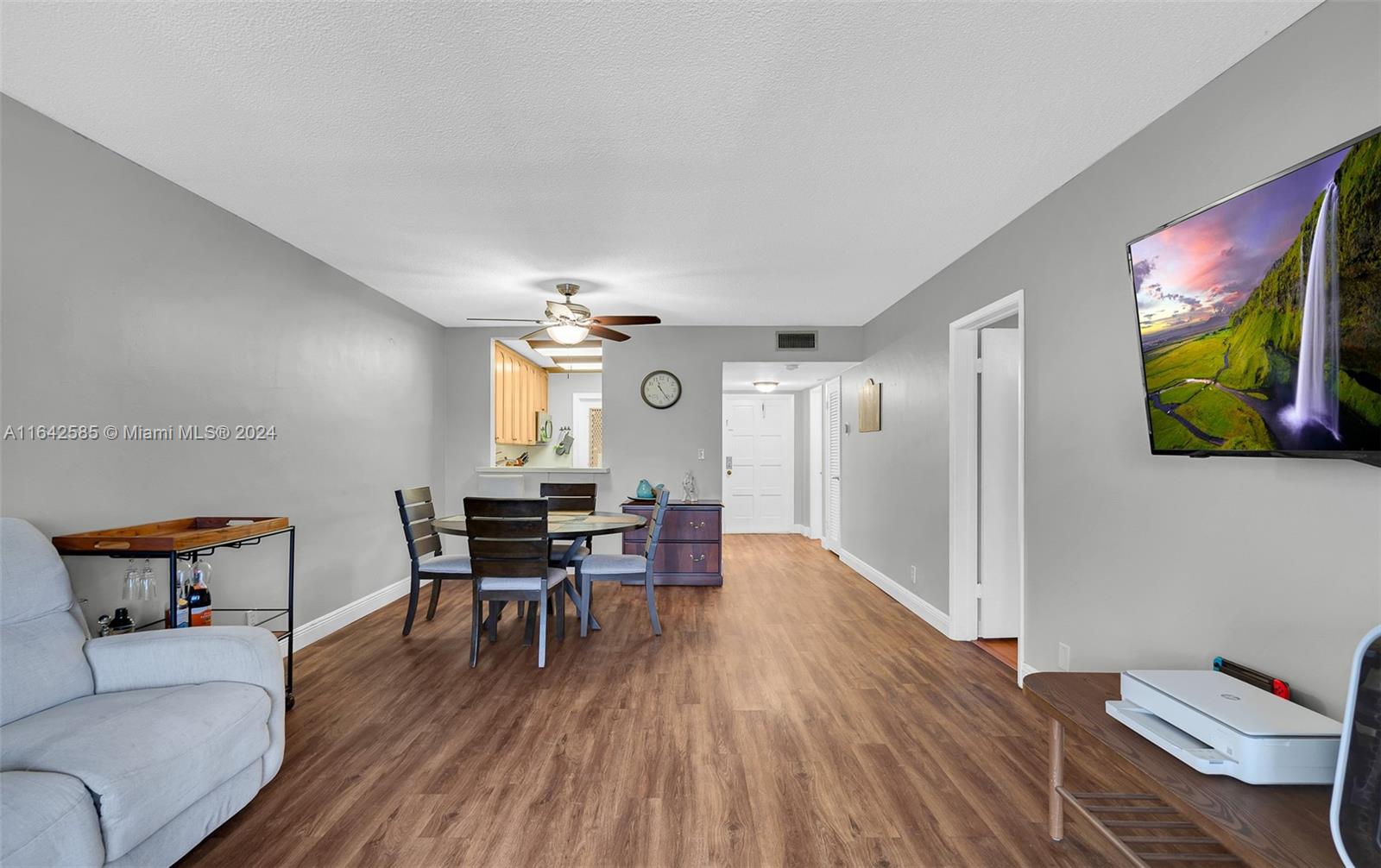 Photo 4 of 23 of 1001 Hillcrest Ct 315 condo
