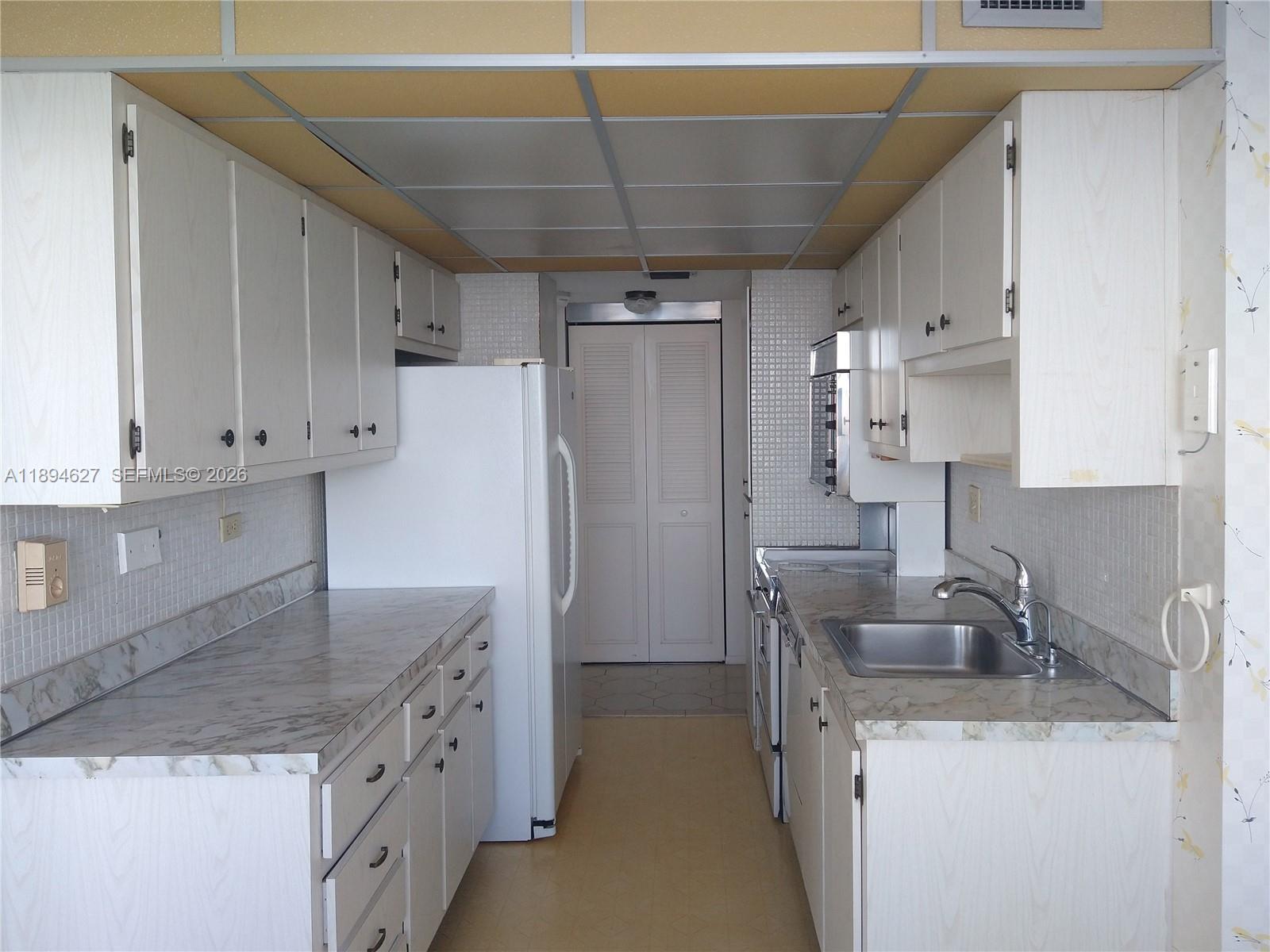 WINSTON TOWERS 200 - Residential