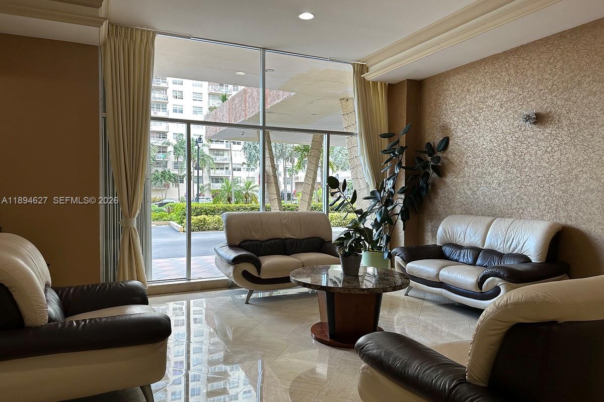 WINSTON TOWERS 200 - Residential