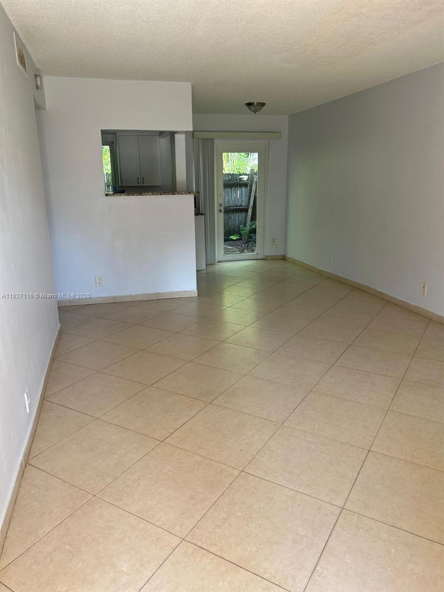 2 Bed / 1 Bath Corner Unit Apartment with Private Patio Sailboat Bend Welcome to your new home in the heart of the highly desirable Sailboat Bend neighborhood! This beautifully maintained 2 bedroom / 1 bathroom corner unit offers comfort, privacy, and convenience in a gated building. Features include: Spacious private patio perfect for relaxing or entertaining Bright corner unit with central A/C Assigned parking space inside gated premises Washer and dryer available in the building Quiet, well-kept community Prime Location: Surrounded by scenic parks and green spaces Walking distance to local restaurants and cafes Just 5 minutes from Las Olas Blvd shopping, nightlife, and more!