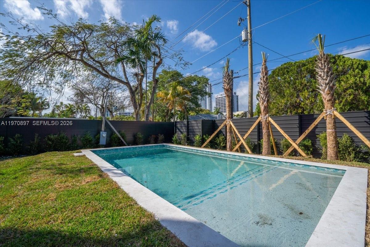 HOLLYWOOD - Residential