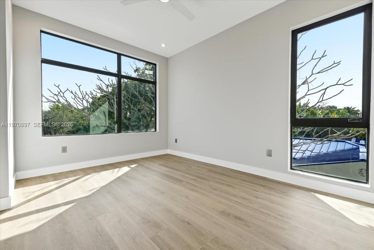 HOLLYWOOD - Residential
