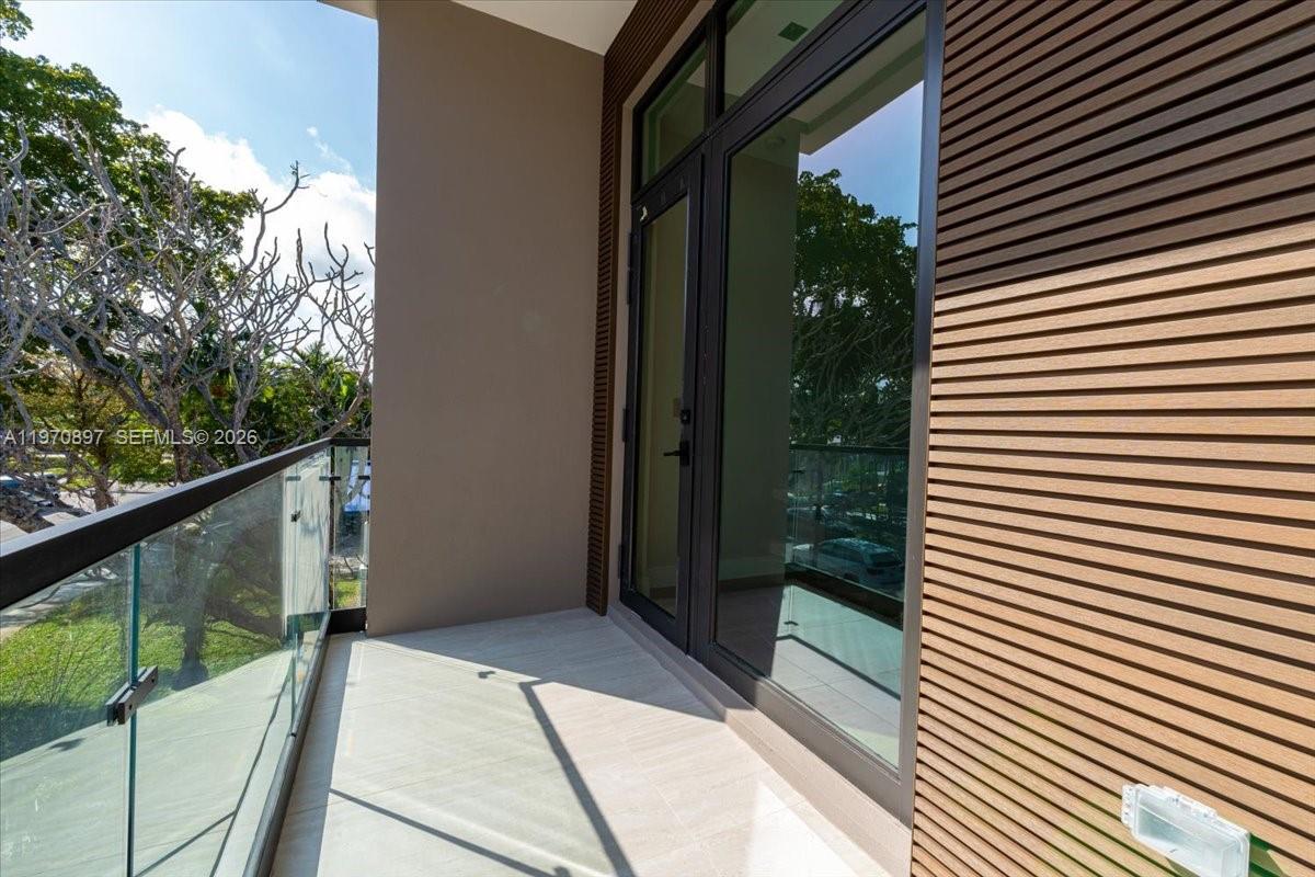 HOLLYWOOD - Residential