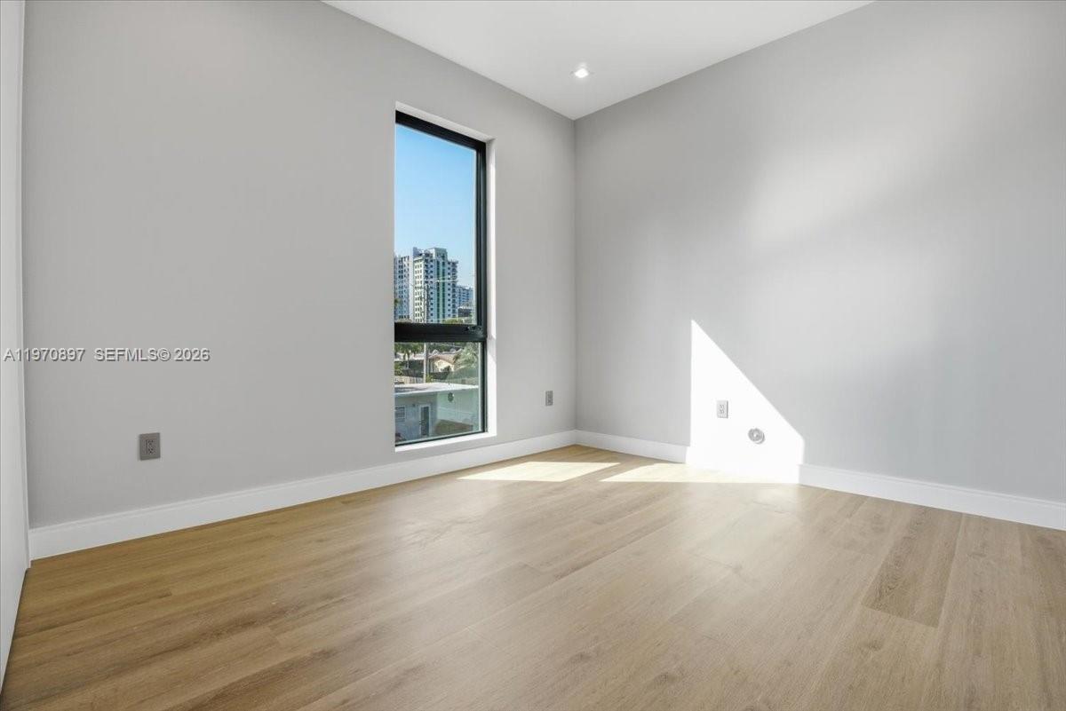 HOLLYWOOD - Residential