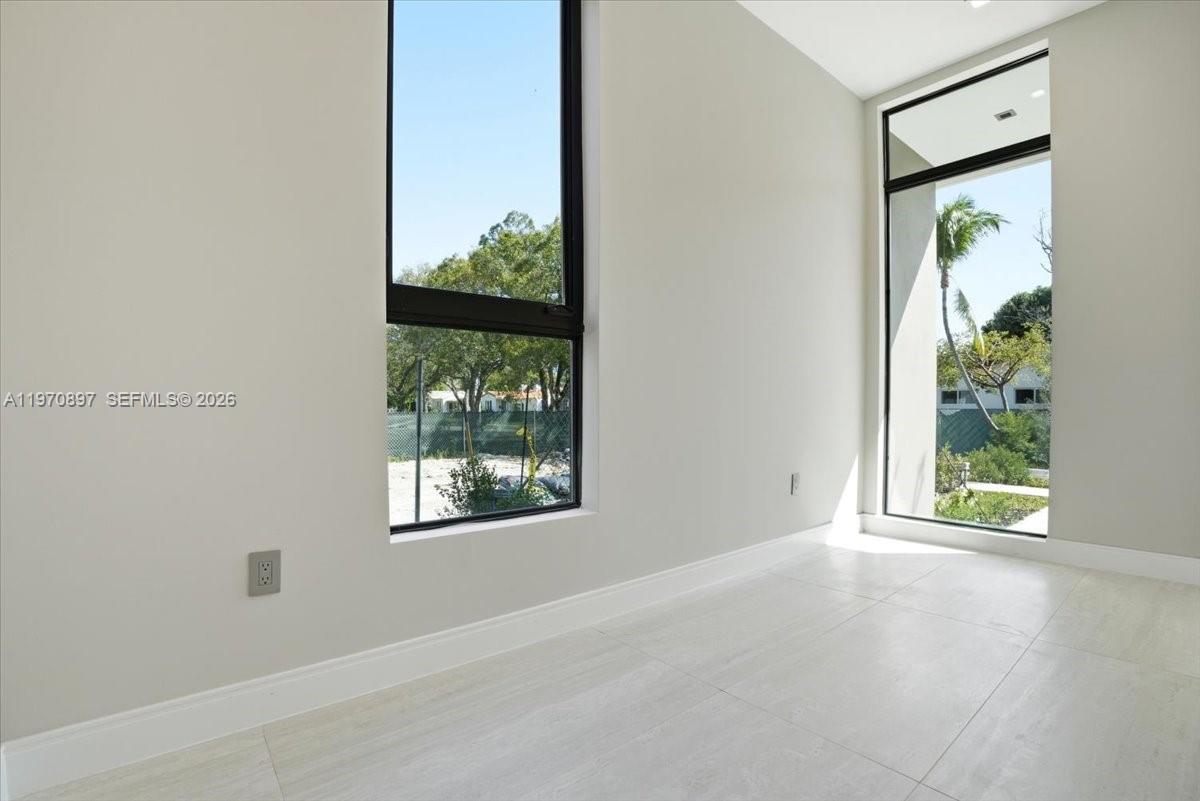 HOLLYWOOD - Residential