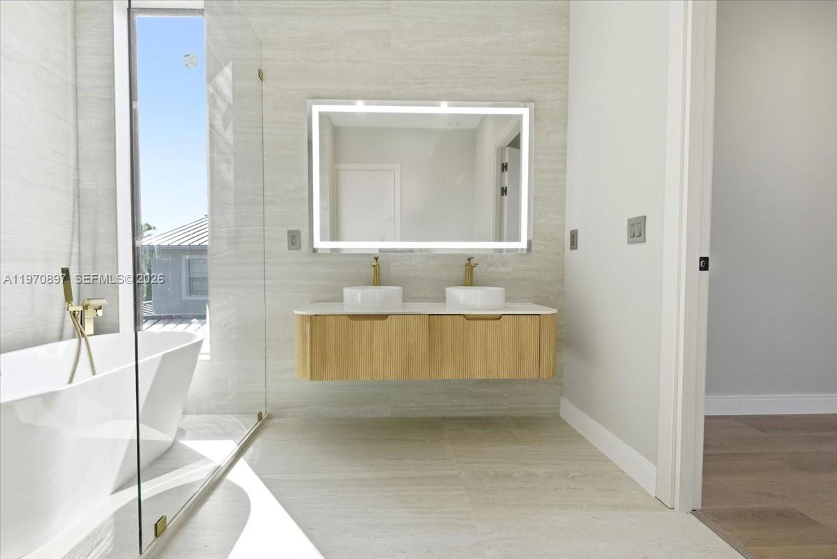 HOLLYWOOD - Residential