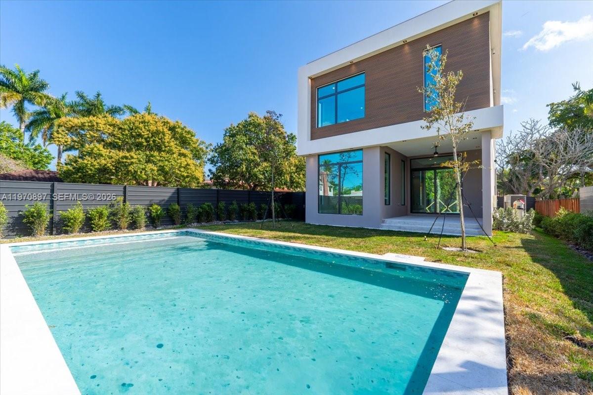 HOLLYWOOD - Residential