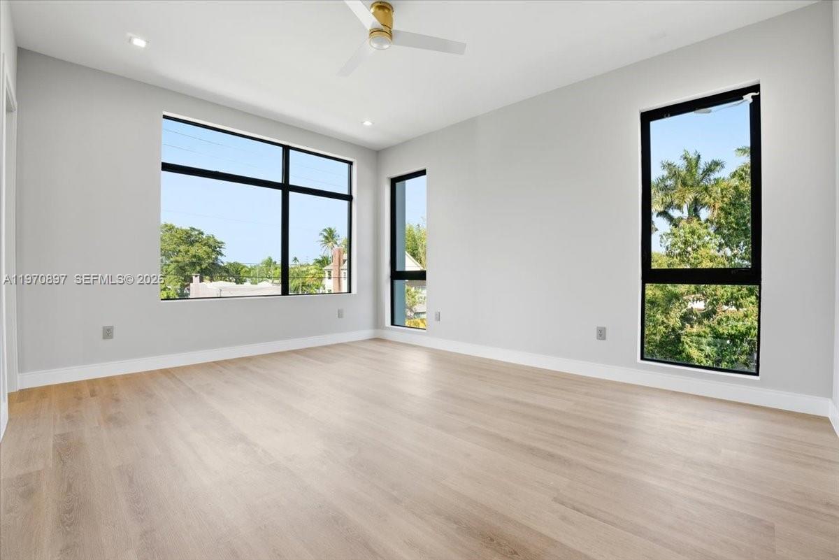 HOLLYWOOD - Residential