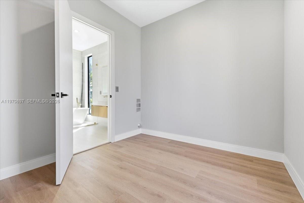 HOLLYWOOD - Residential