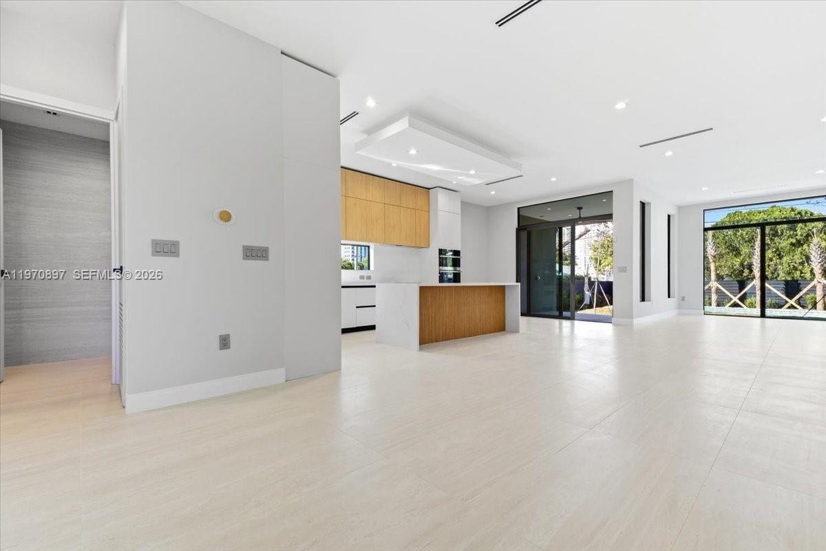 HOLLYWOOD - Residential