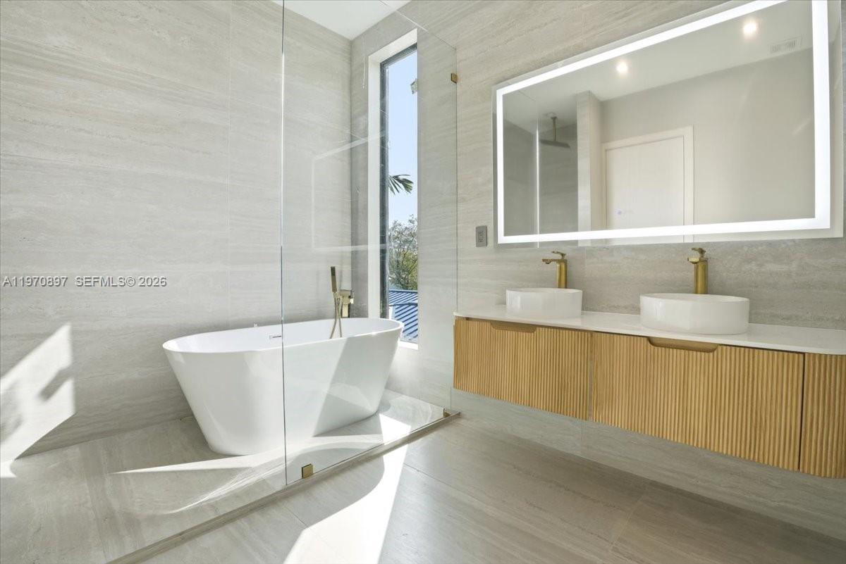 HOLLYWOOD - Residential