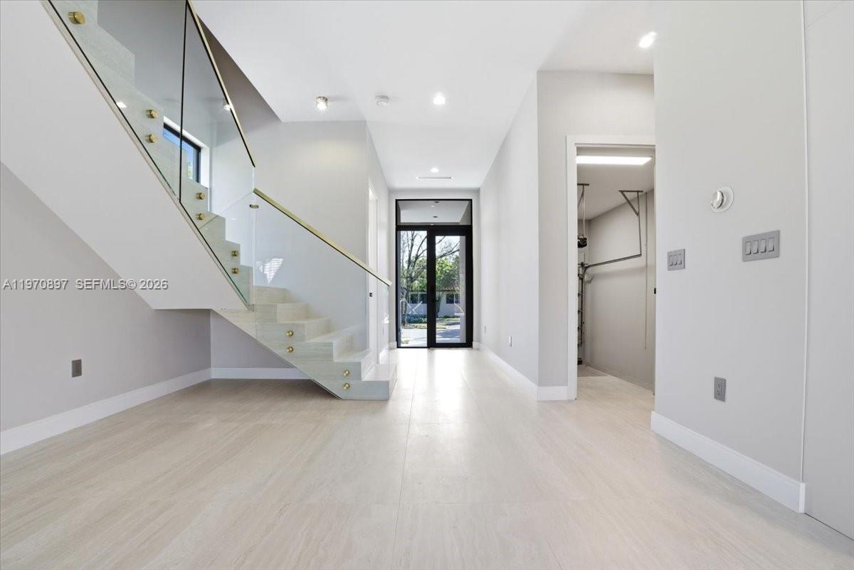 HOLLYWOOD - Residential