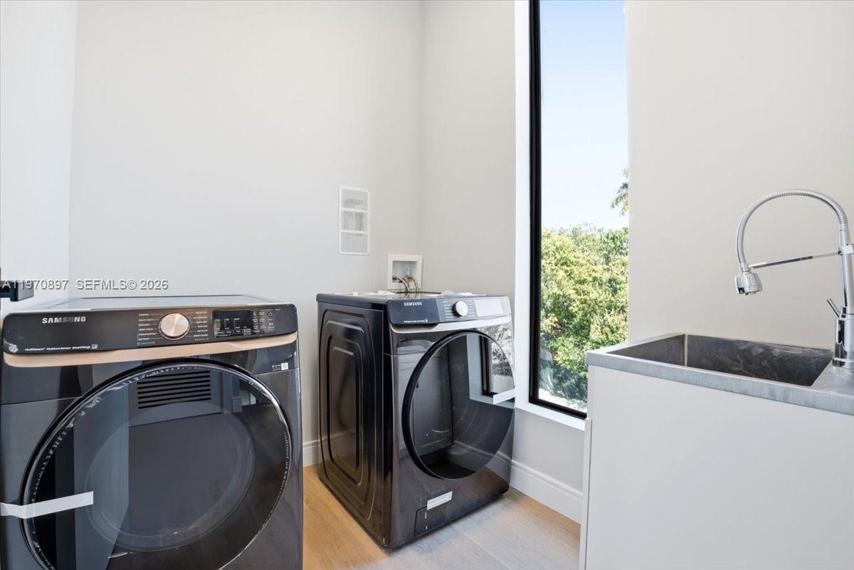 HOLLYWOOD - Residential