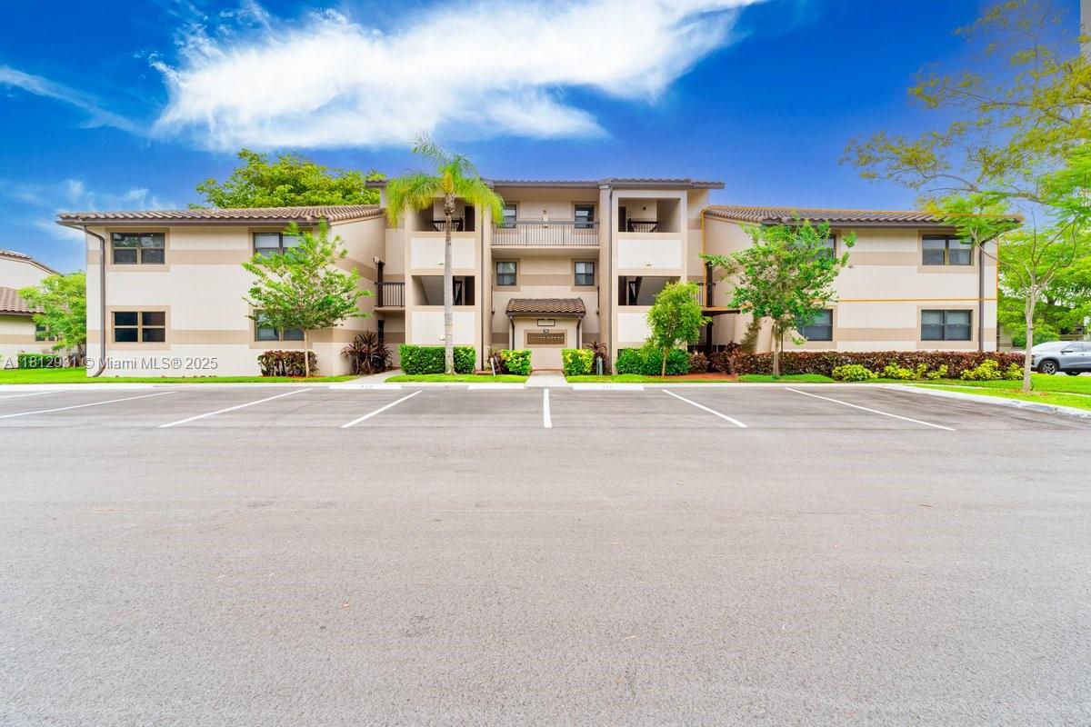 Property for Sale at 9939 Nob Hill Pl 9939, Sunrise, Miami-Dade County, Florida - Bedrooms: 3 
Bathrooms: 2  - $320,000