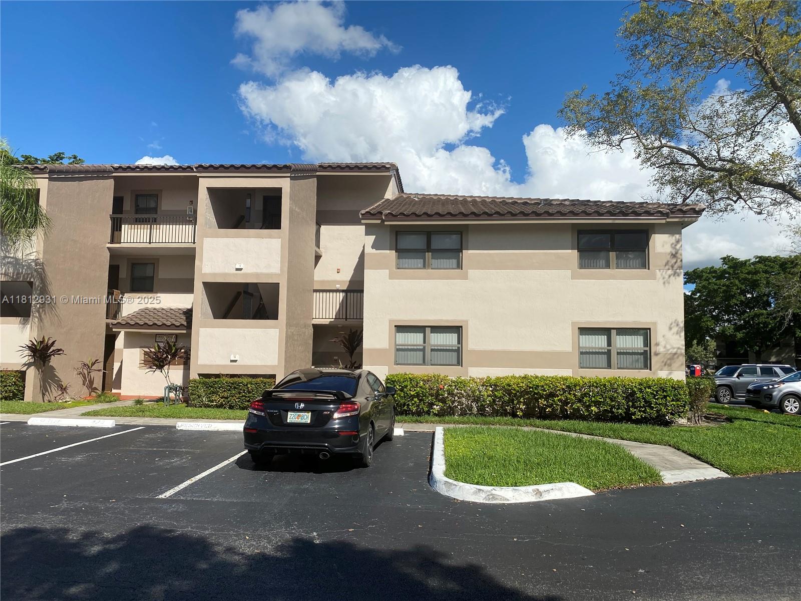 Property for Sale at 9939 Nob Hill Pl 9939, Sunrise, Miami-Dade County, Florida - Bedrooms: 3 
Bathrooms: 2  - $320,000