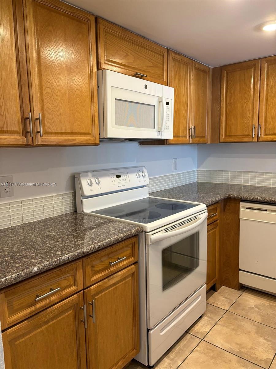 Rental Property at 7010 Nw 186th St 5-416, Hialeah, Miami-Dade County, Florida - Bedrooms: 1 
Bathrooms: 1  - $1,800 MO.
