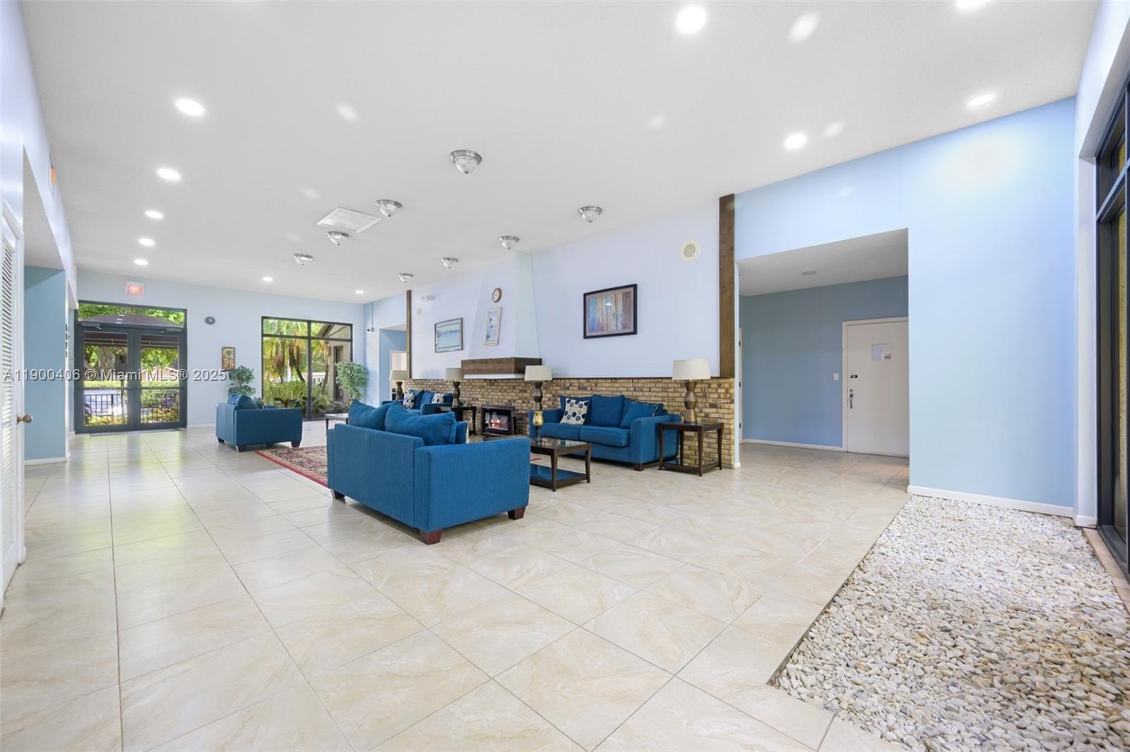 CASCADES OF LAUDERHILL - Residential