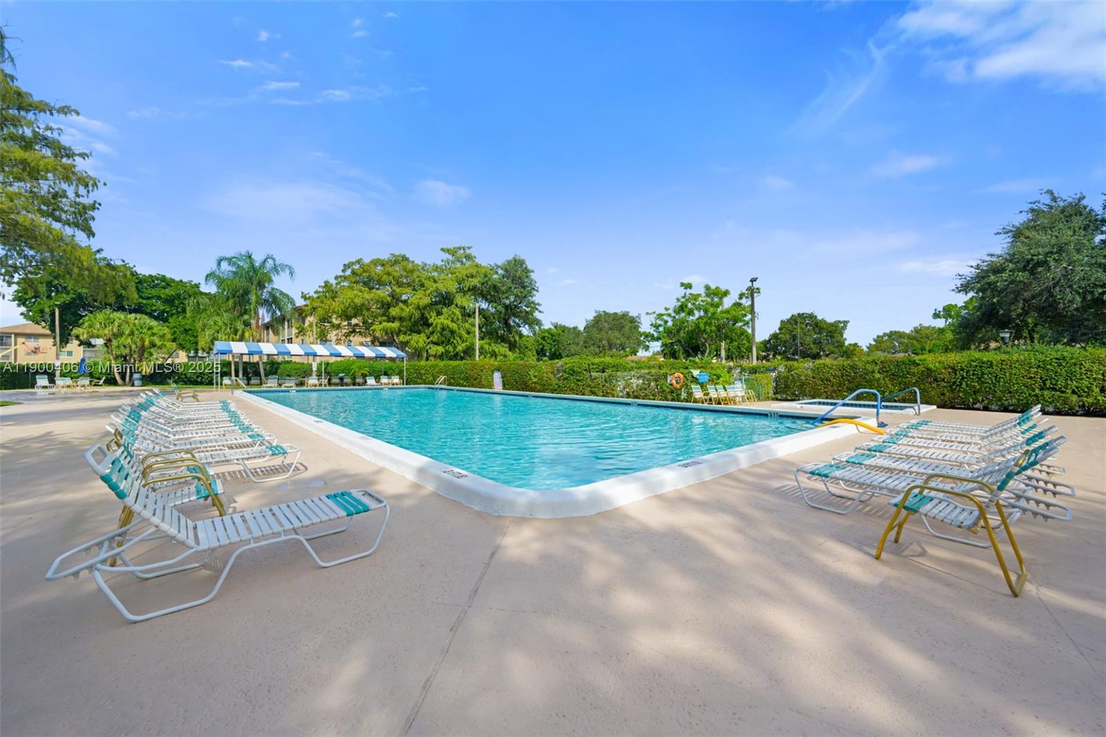 CASCADES OF LAUDERHILL - Residential