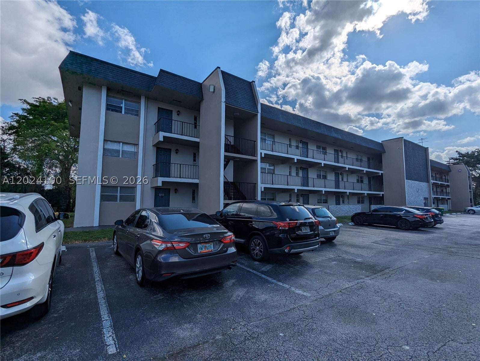 8020 Fairview Dr