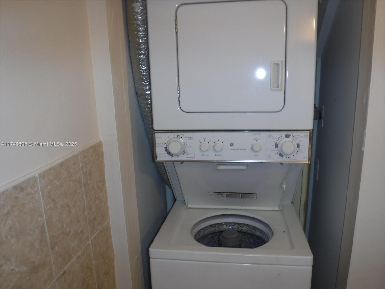 ROYAL OAKS TOWNHOUSE 12 C - Residential