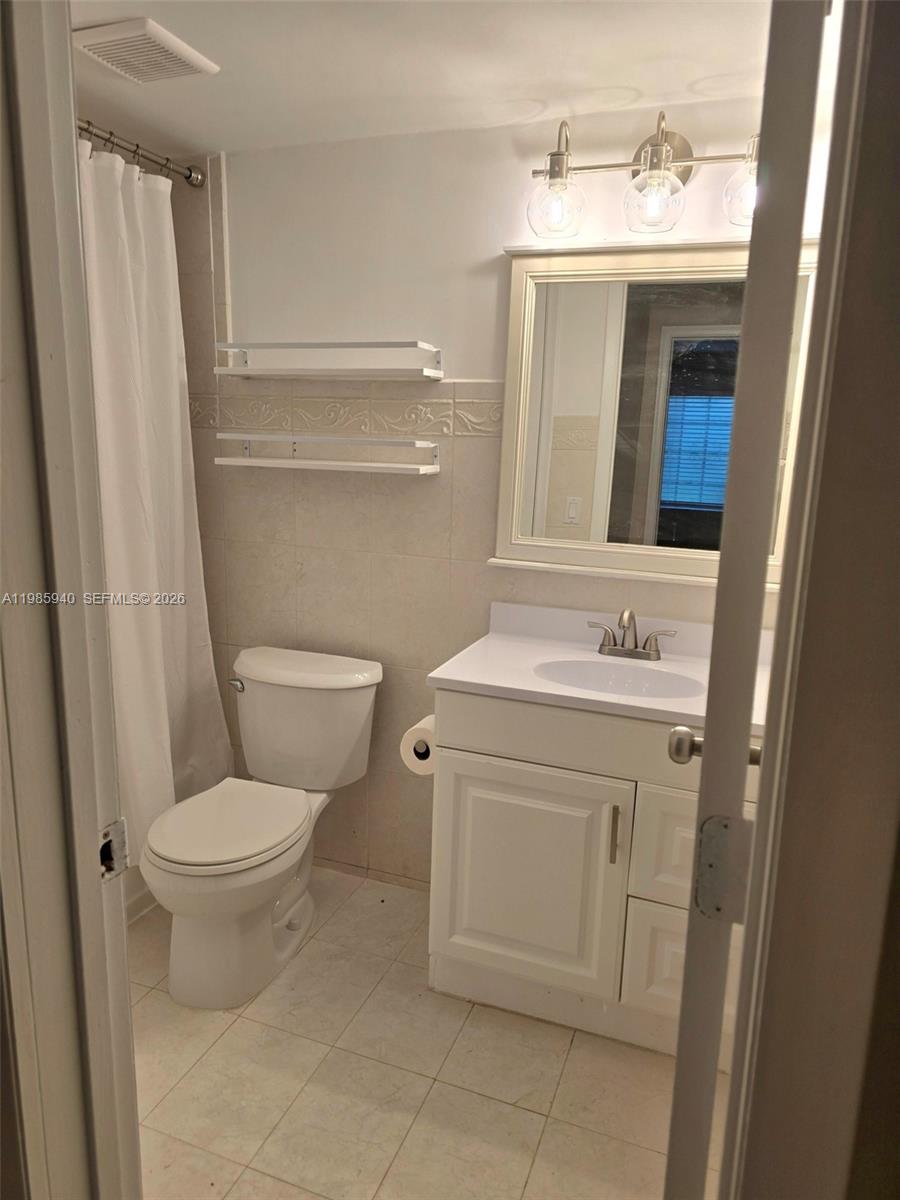 CASA GRANADA CONDO - Residential Lease