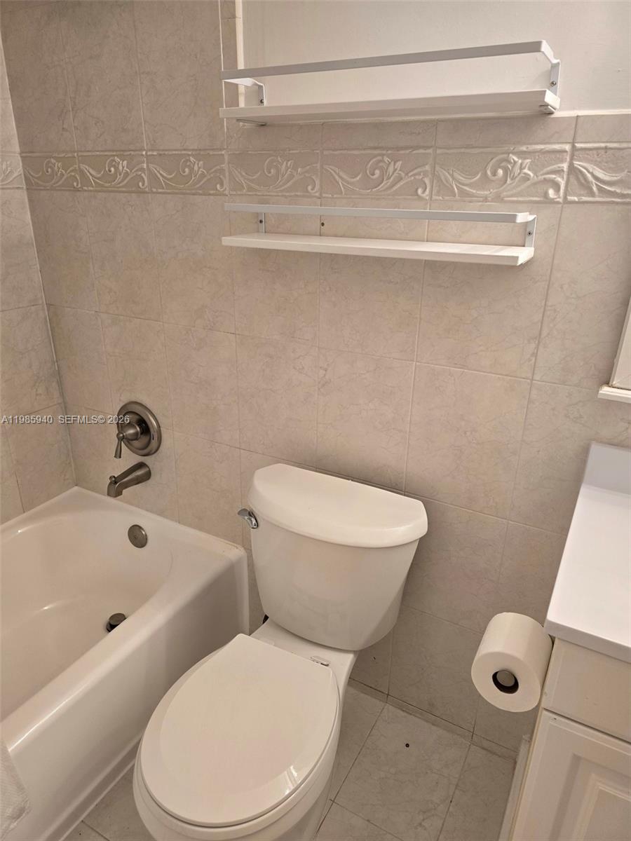 CASA GRANADA CONDO - Residential Lease