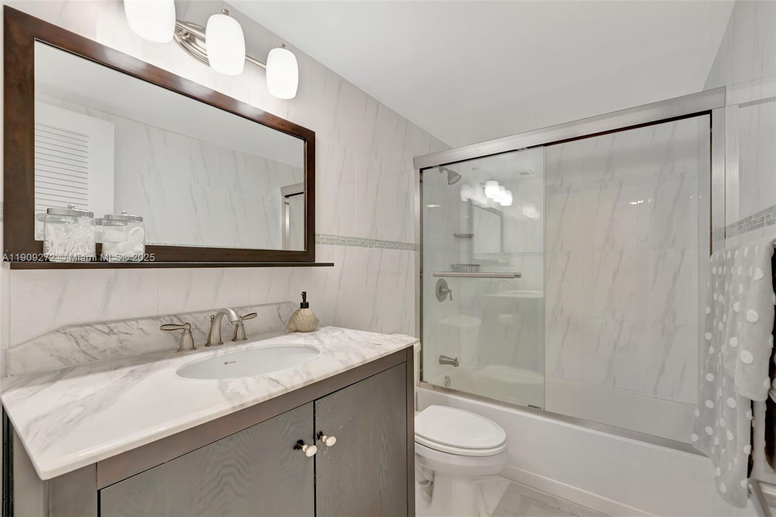 TRAFALGAR TOWERS CONDOMIN - Residential