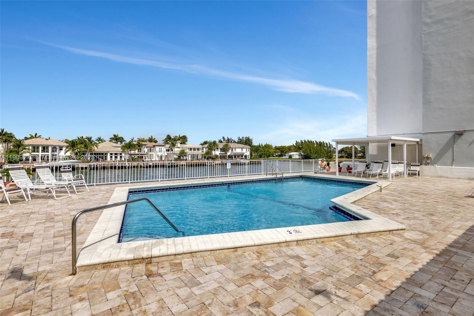 TRAFALGAR TOWERS CONDOMIN - Residential