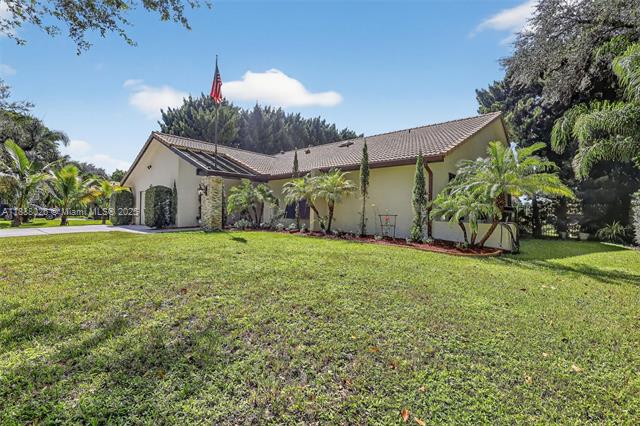 8860 SW 49th Ct