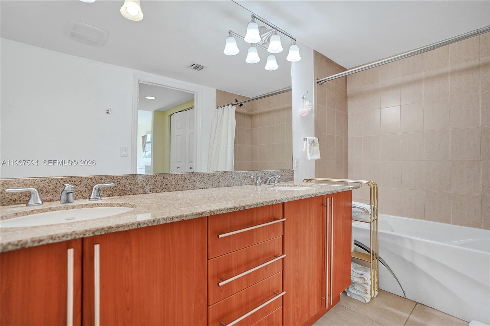 610 CLEMATIS CONDO - Residential