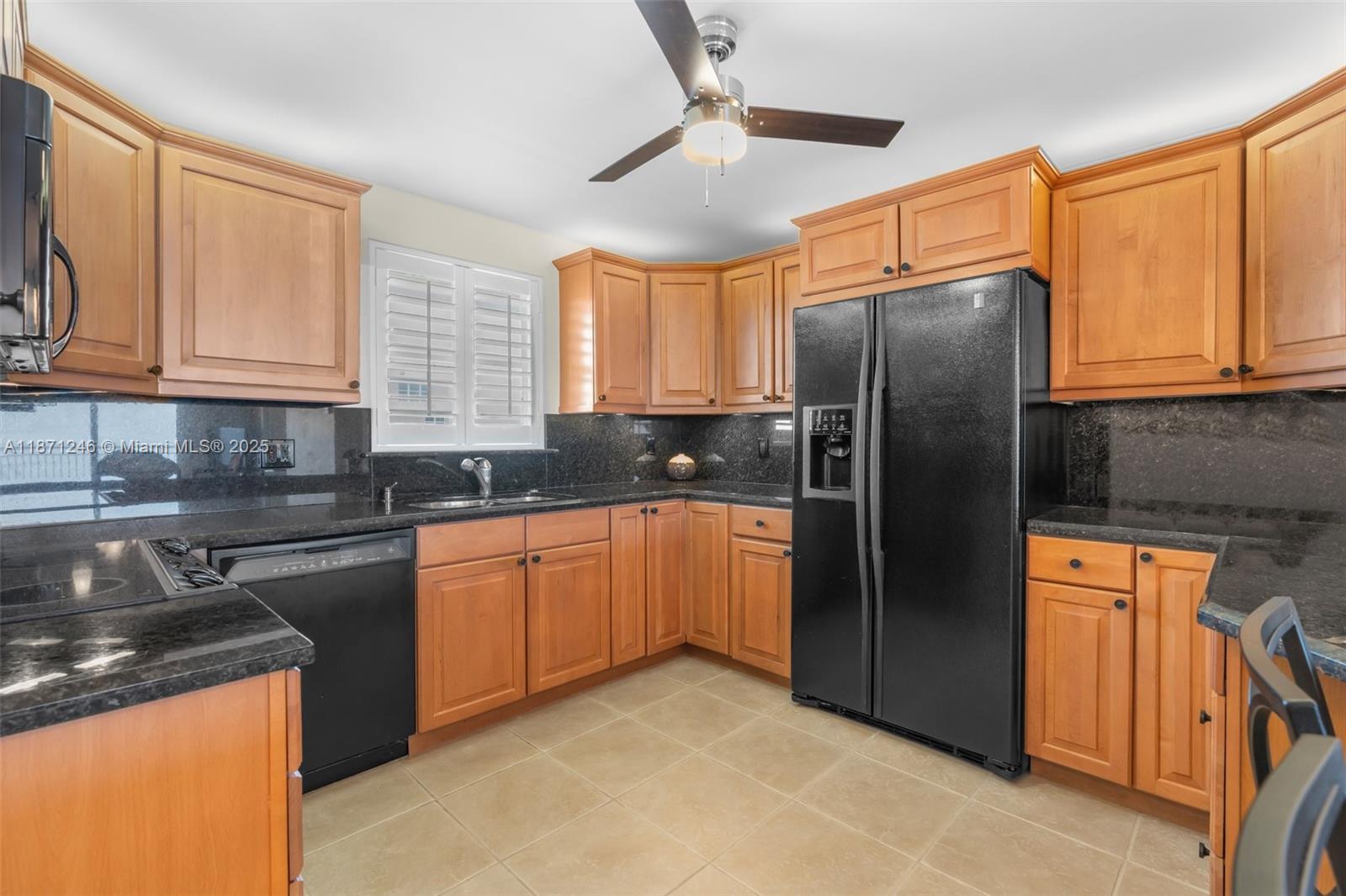 1051 Hillsboro Mile 805E