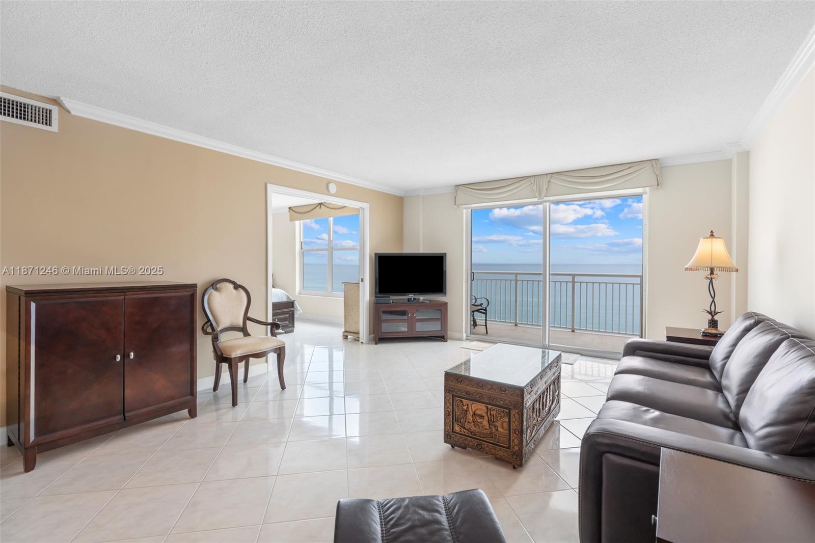 1051 Hillsboro Mile 805E