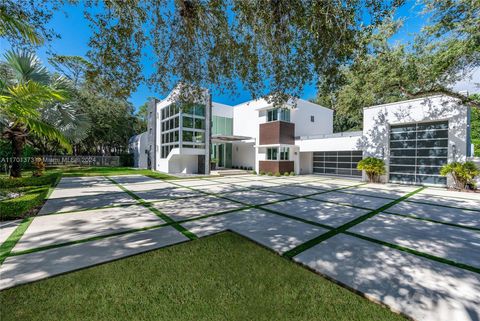 A home in Pinecrest