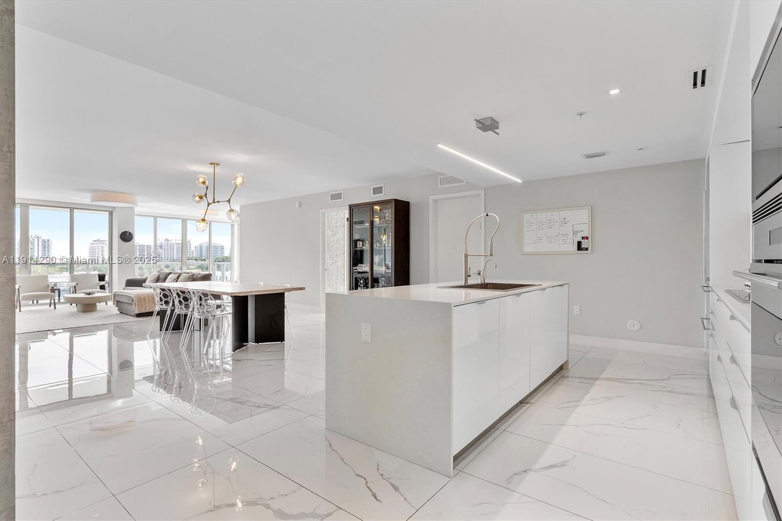 9521 E Bay Harbor Dr 604