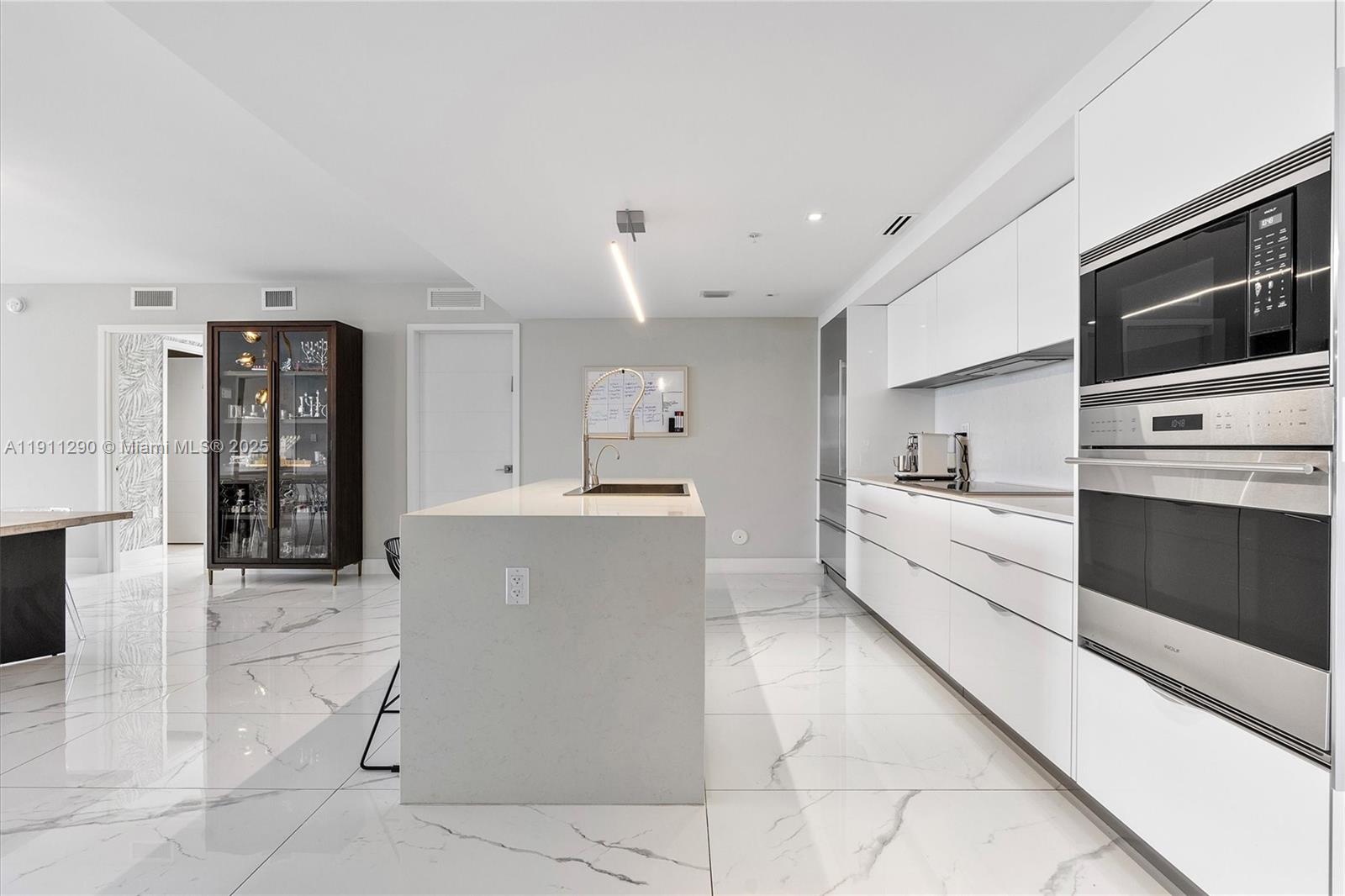 9521 E Bay Harbor Dr 604