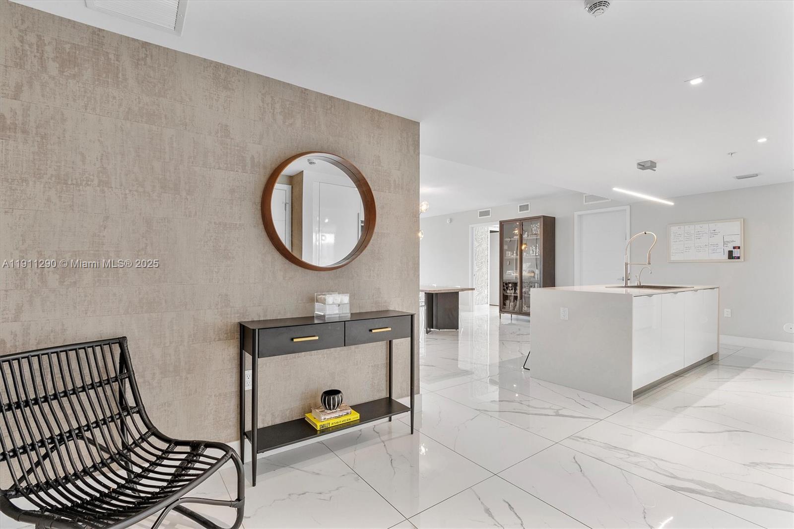 9521 E Bay Harbor Dr 604