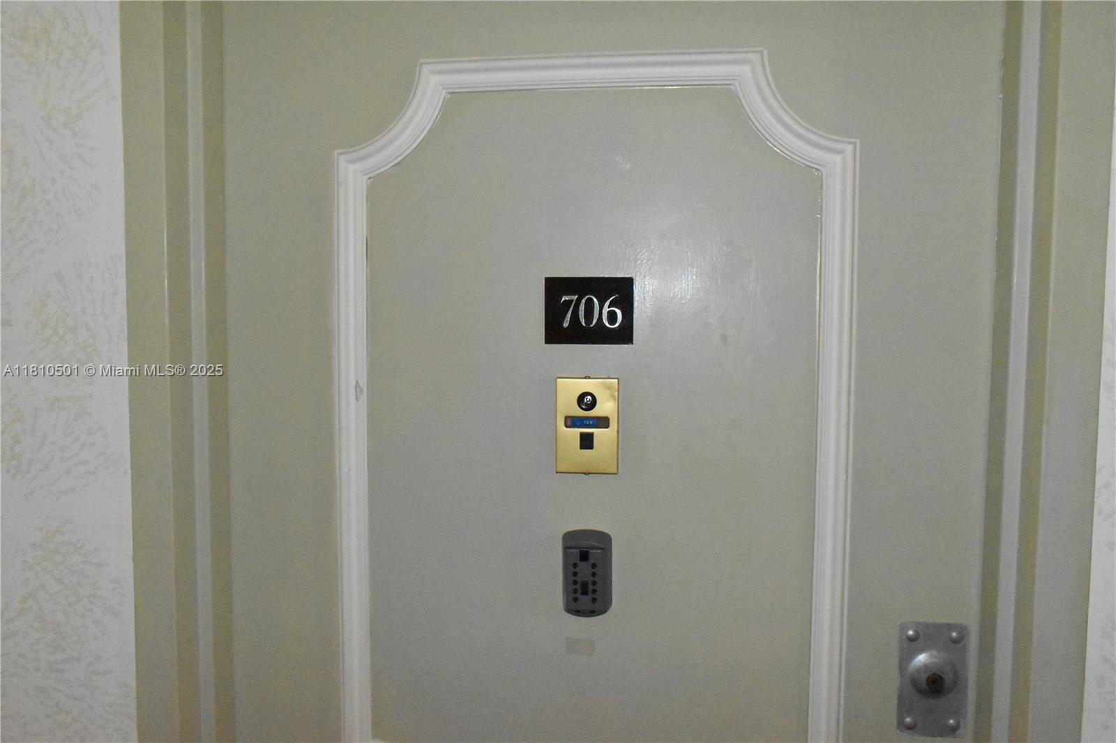 1300 Saint Charles Pl 706, Pembroke Pines, Miami-Dade County, Florida - 1 Bedrooms  
2 Bathrooms - 