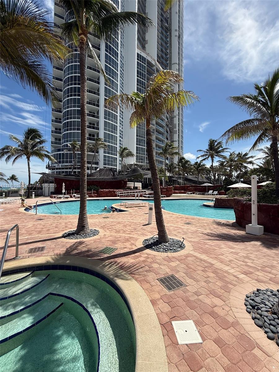 TRUMP ROYALE CONDO - Residential Lease