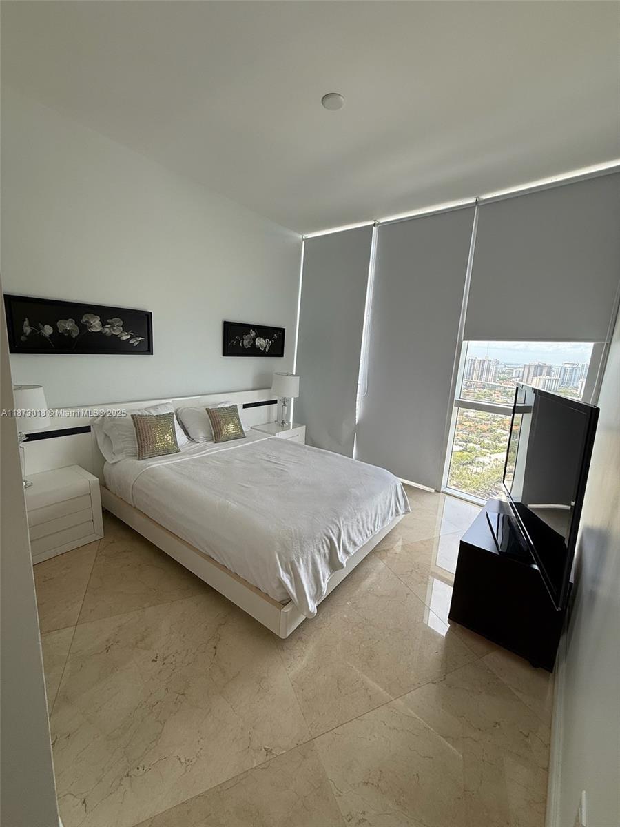 TRUMP ROYALE CONDO - Residential Lease